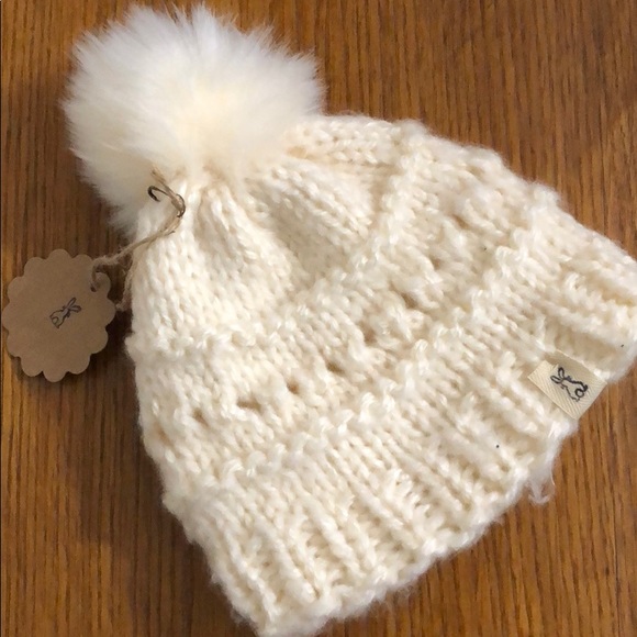 NWT-Off White Handcrafted Knitted Hat w/Pompom - Picture 2 of 3